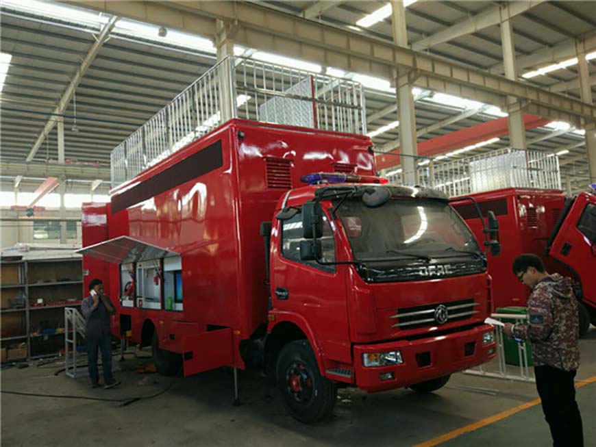 東風(fēng)多利卡廣告宣傳車(chē)
