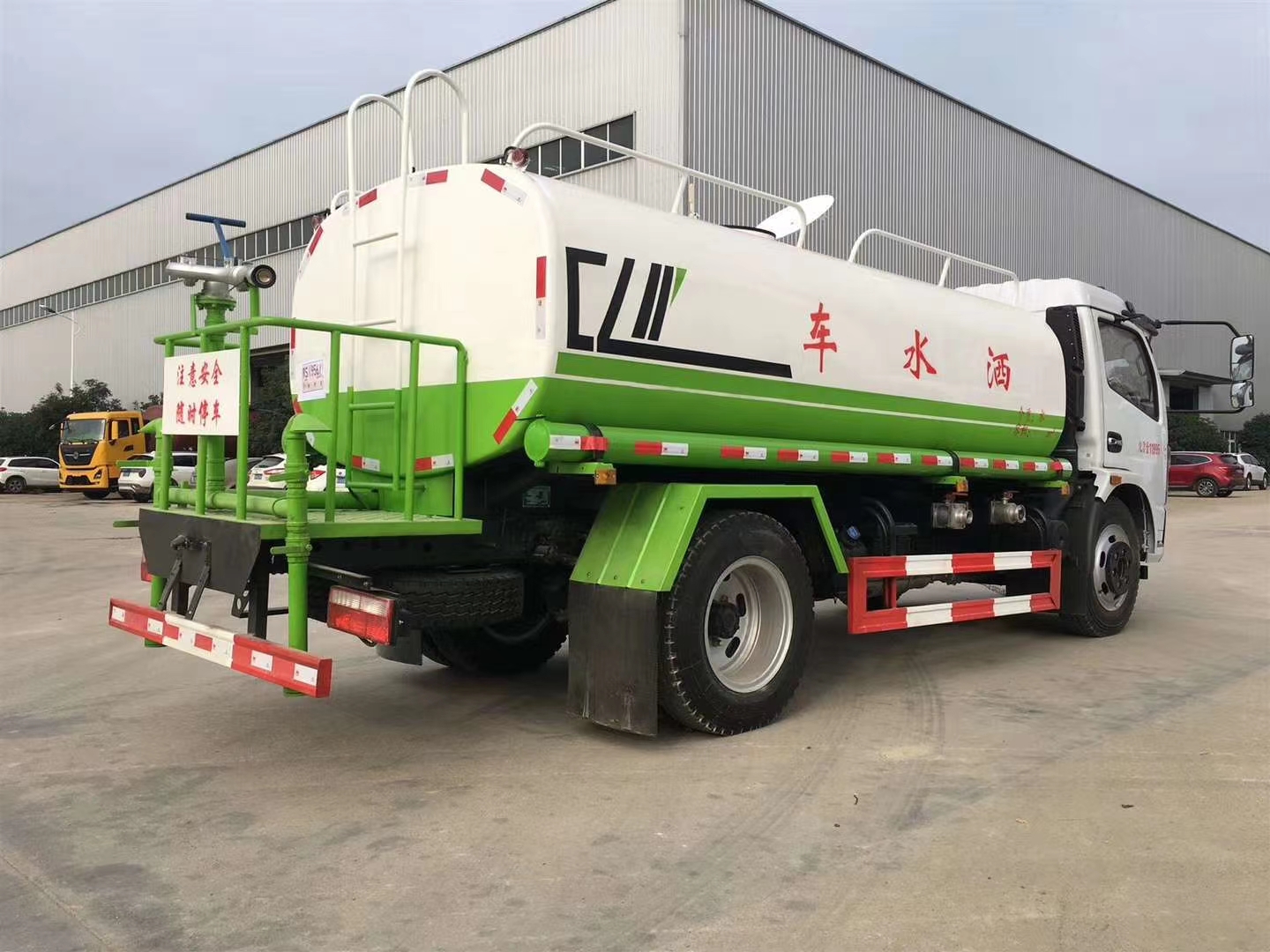 國(guó)六東風(fēng)福瑞卡9方灑水車