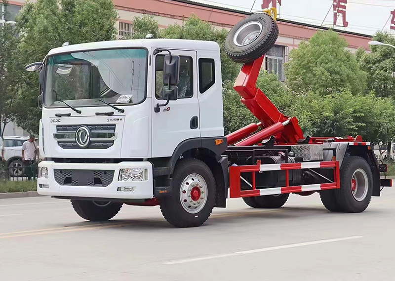 東風D9勾臂建筑垃圾車工作視頻（套臂）